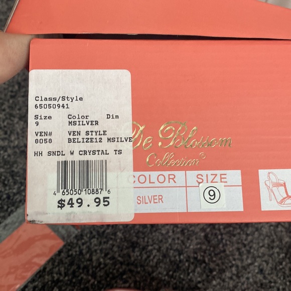 David’s bridal De Blossom Silver heels size 9 - Picture 9 of 10